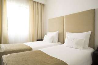 Отель Hotel Astoria Будва Двухместный номер с 1 кроватью или 2 отдельными кроватями-7